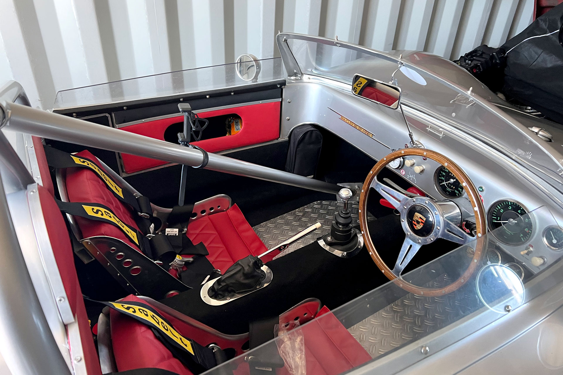 Porsche 718 with its new roll cage