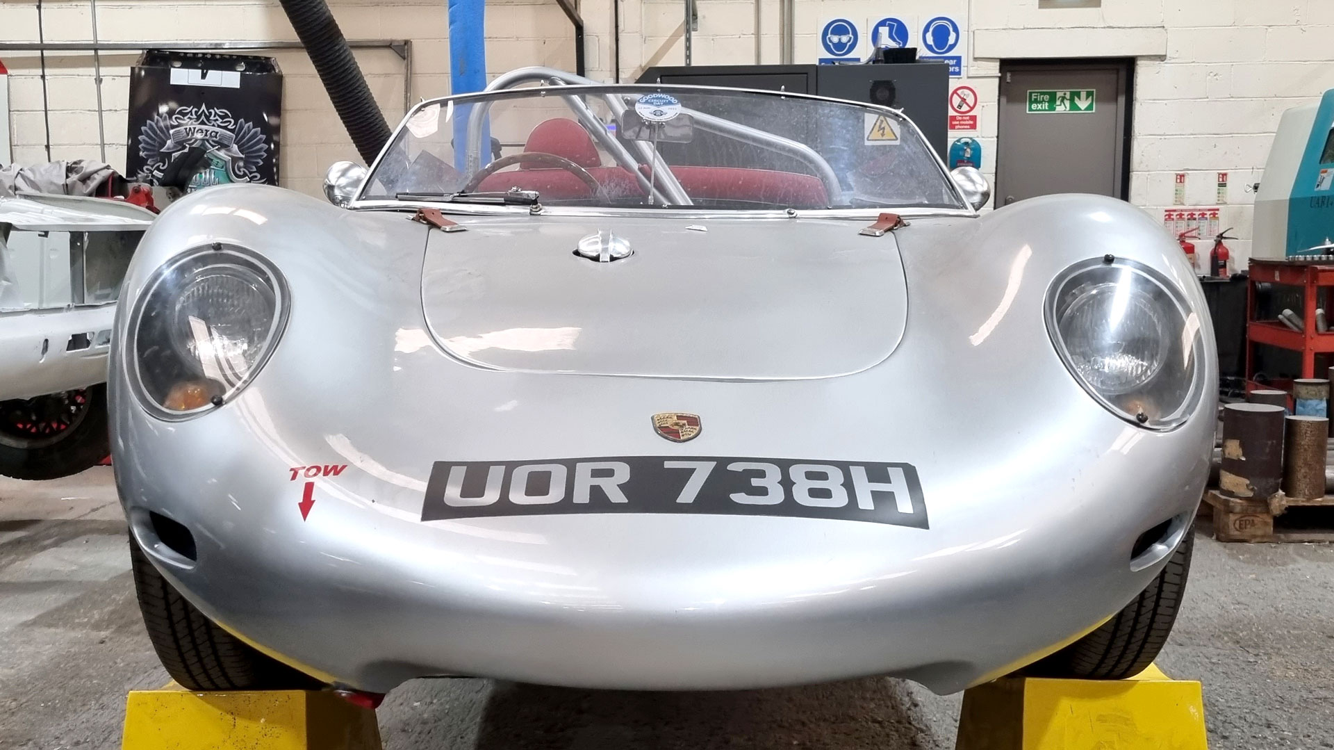Porsche 718 having the roll cage fitted