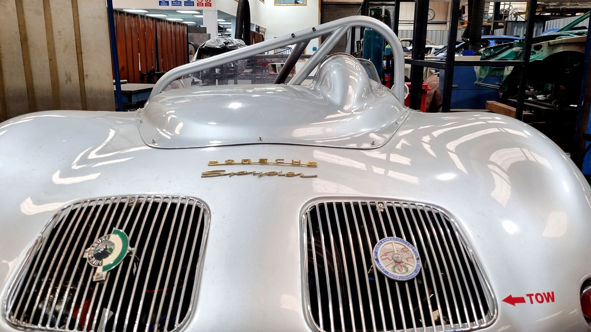 Porsche 718 with its new roll cage
